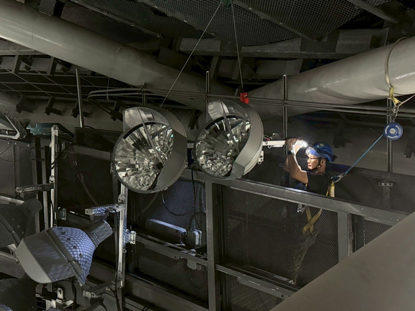 LINE_ALBUM_2025113場燈安裝及拆燈_251201_120 LINE_ALBUM_2025113場燈安裝及拆燈_251201_120